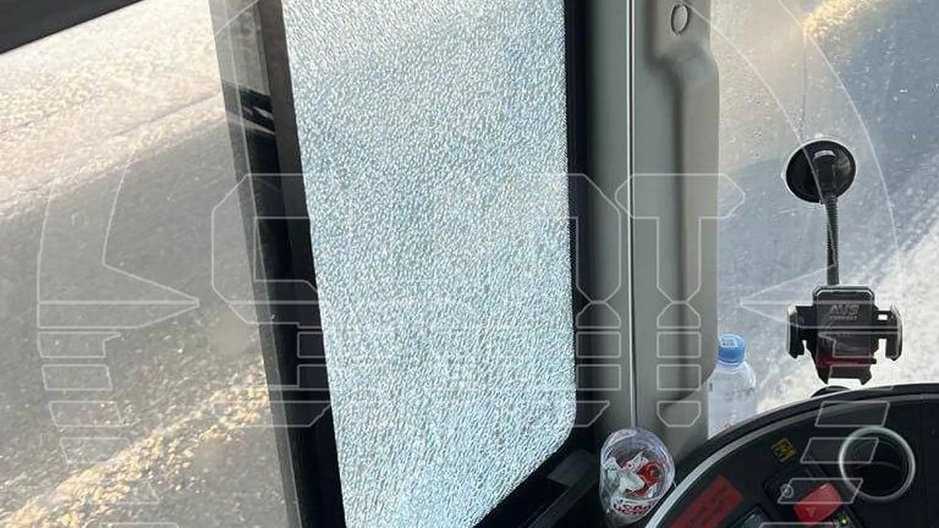 В Подмосковье неизвестные выстрелили в автобус с командой МХЛ