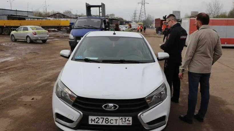 В Мытищах территорию вдоль Волковского шоссе освобождают от незаконных построек