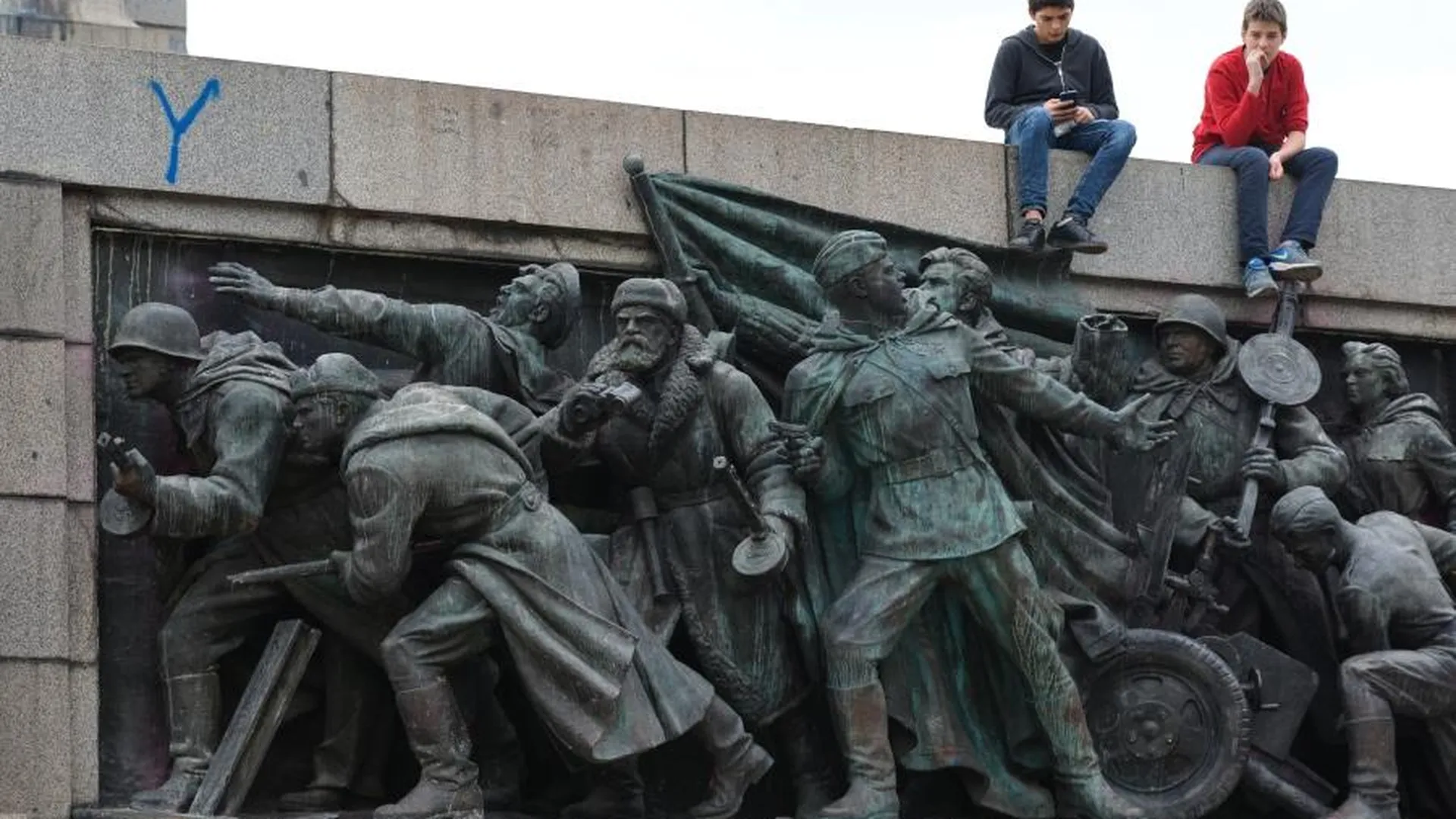 Памятник Советской армии в Софии.