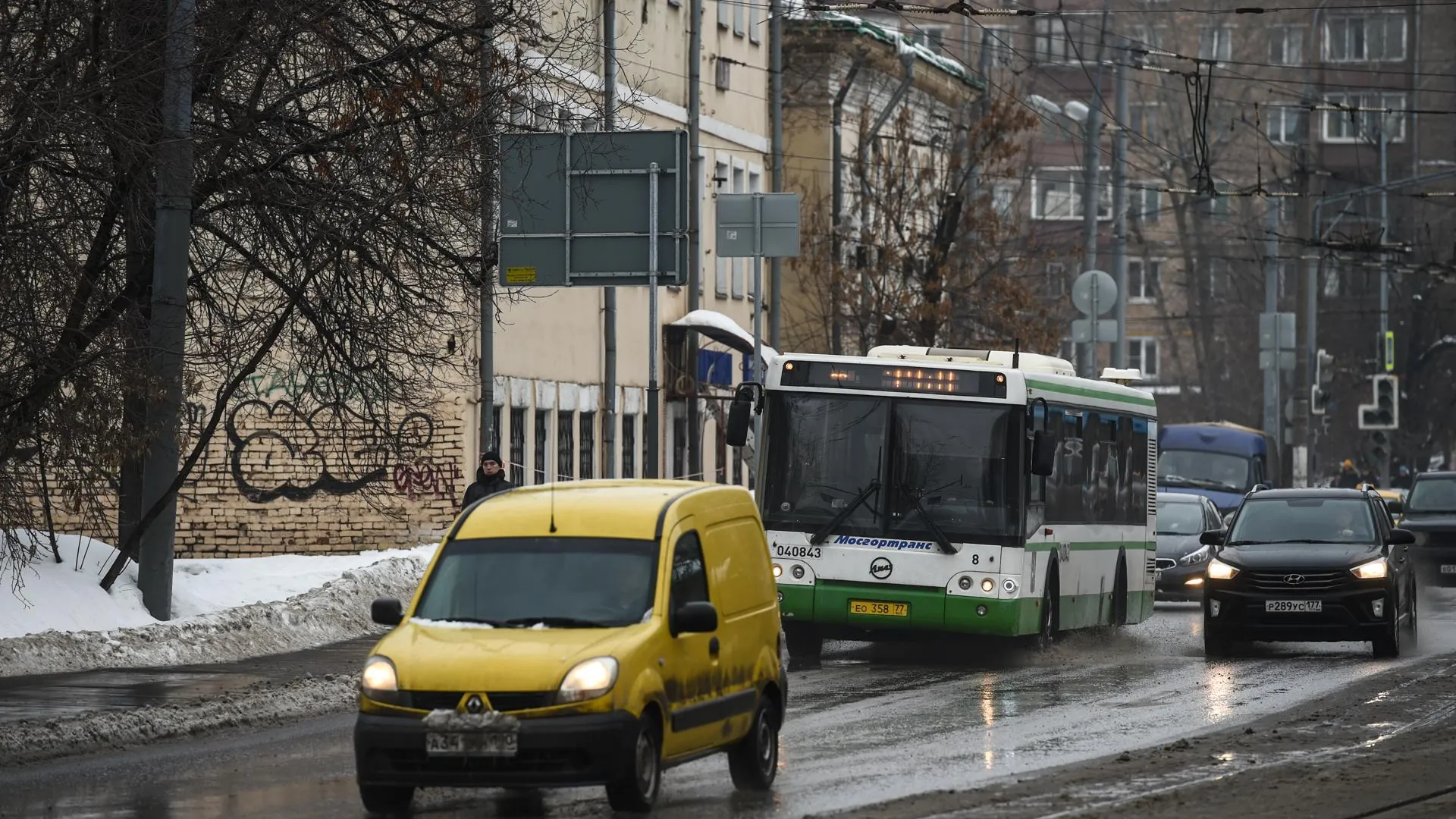 Загруженность дорог Подмосковья в среду утром составляет 4 балла