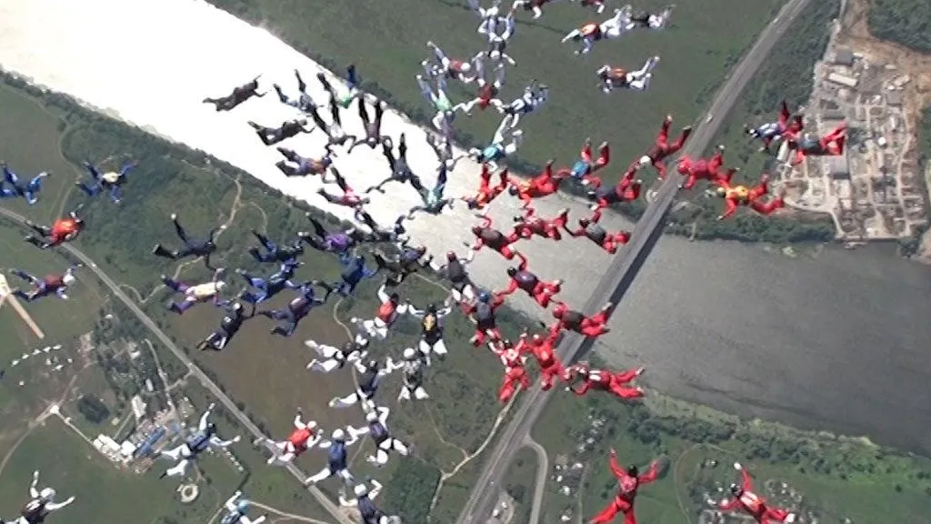 Парашютистки установили рекорд мира в небе над Коломной