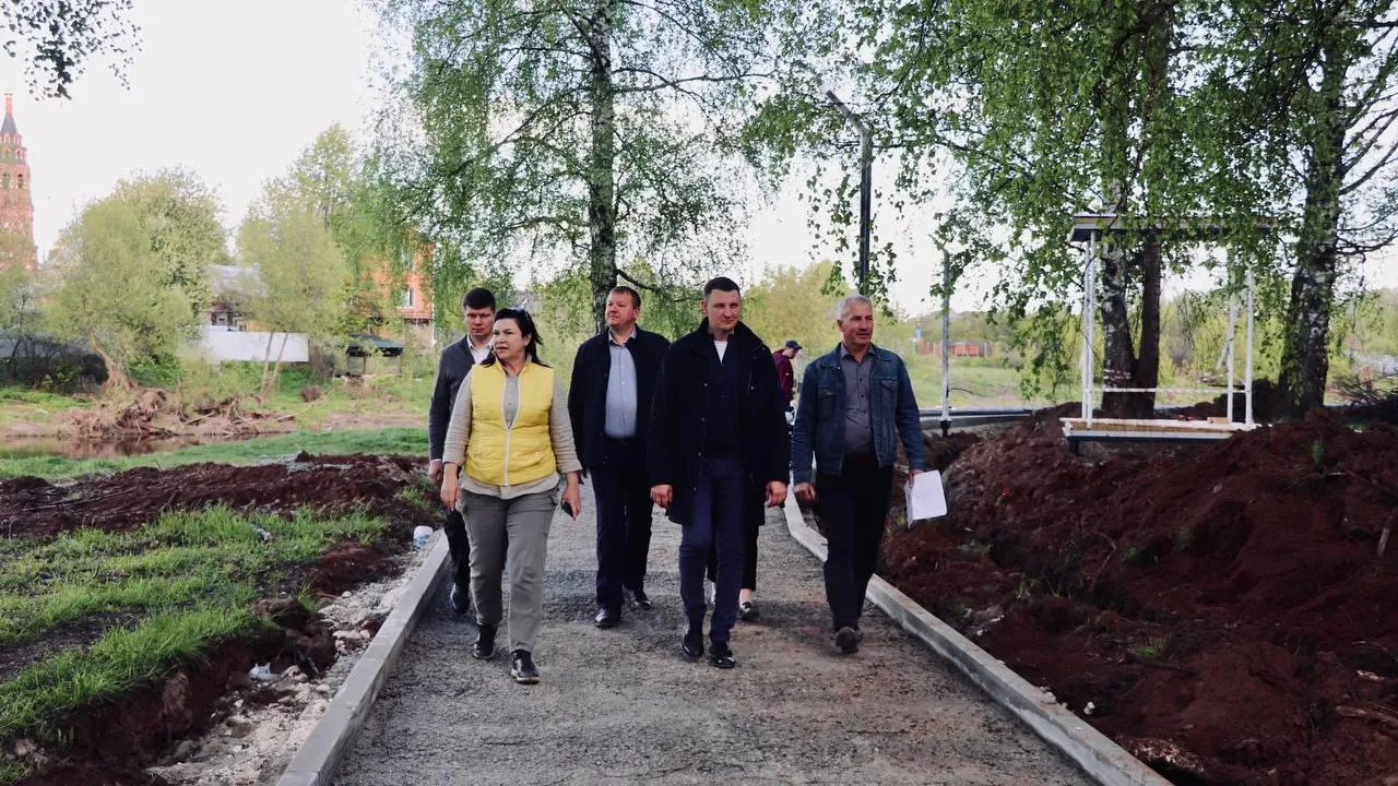 В Павловском Посаде проверили ход строительства парка «Зеленый узел»