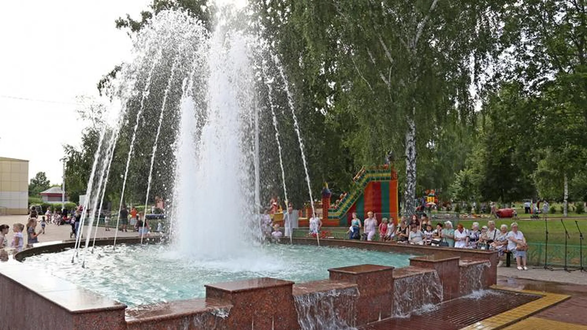 В Луховицах открыли реконструированный фонтан накануне Дня города | РИАМО