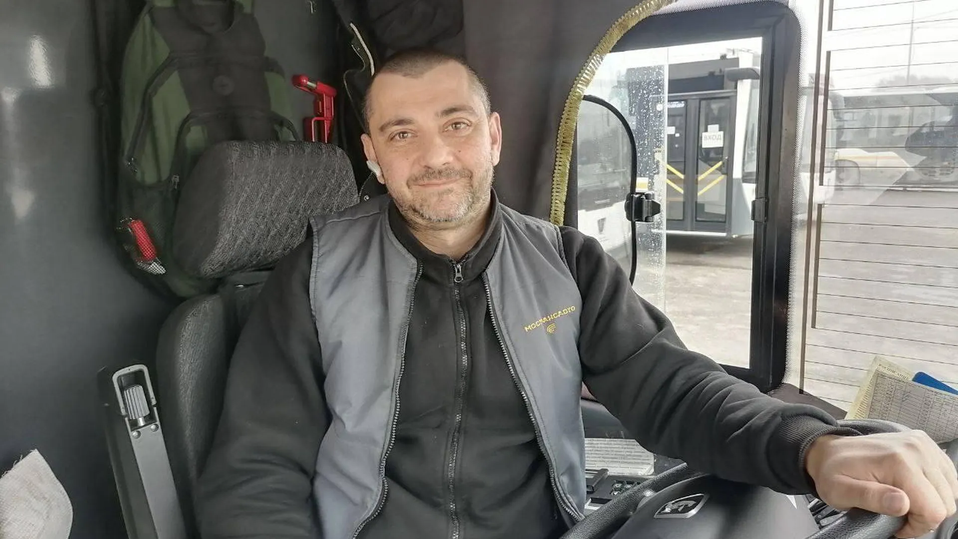 Водитель автобуса «Мострансавто» вернул пассажирке рюкзак с 500 тыс руб