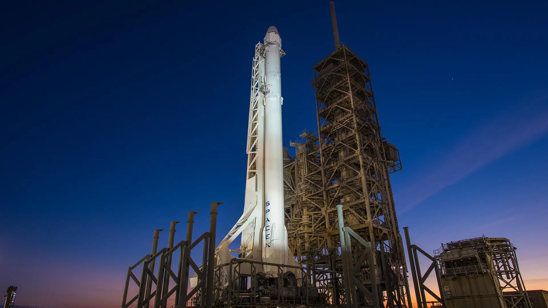 SpaceX. Falcon 9 and Dragon Vertical at Pad 39A, CC0