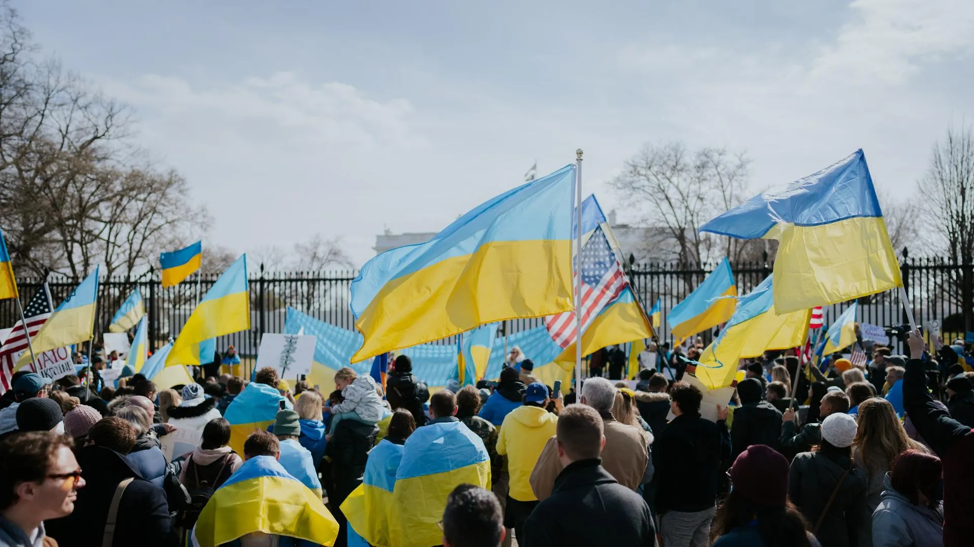Корнилов: США предложили Украине погибнуть либо в бою, либо в долгах