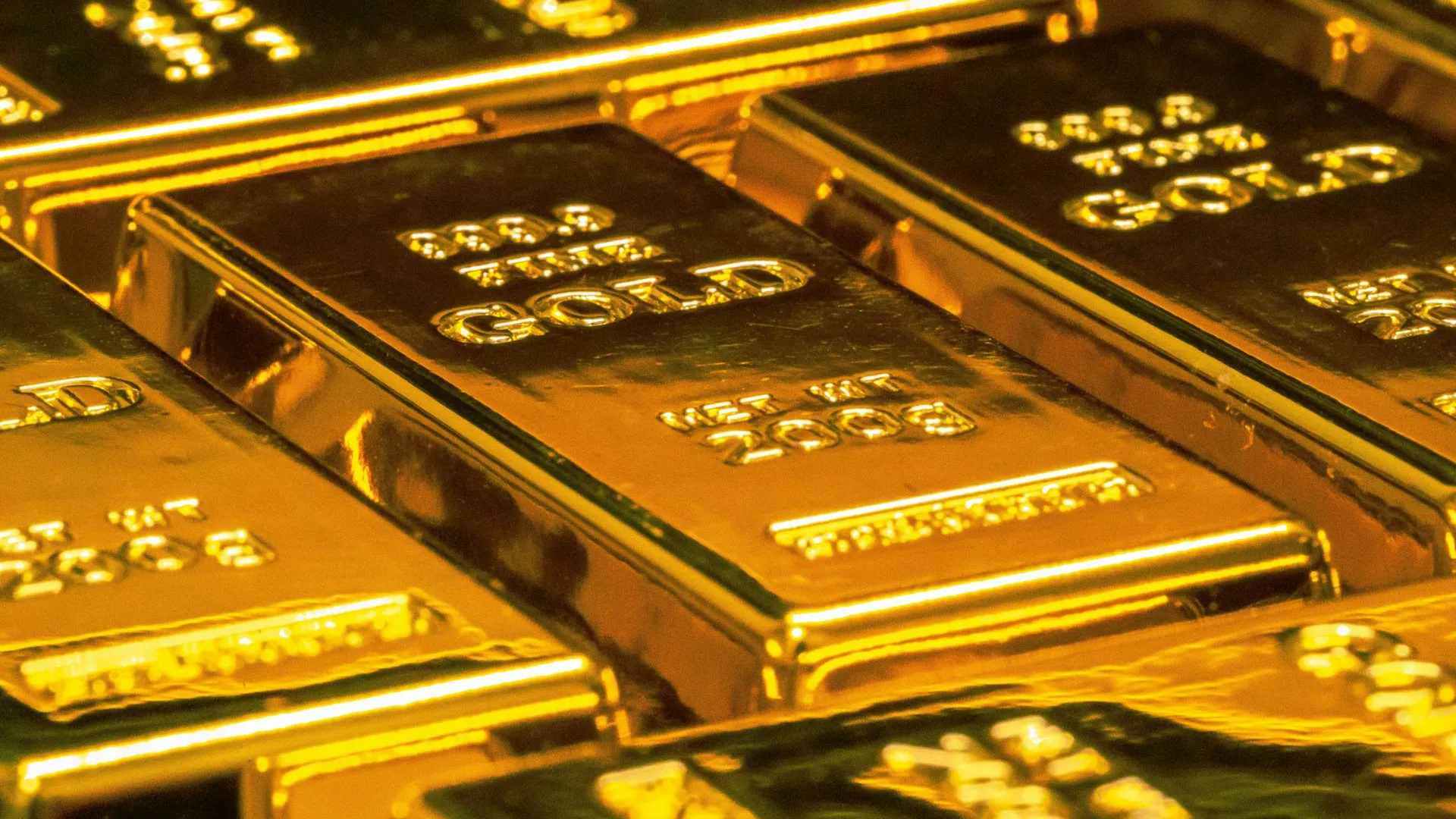 Золото подорожает из-за геополитики и инфляции