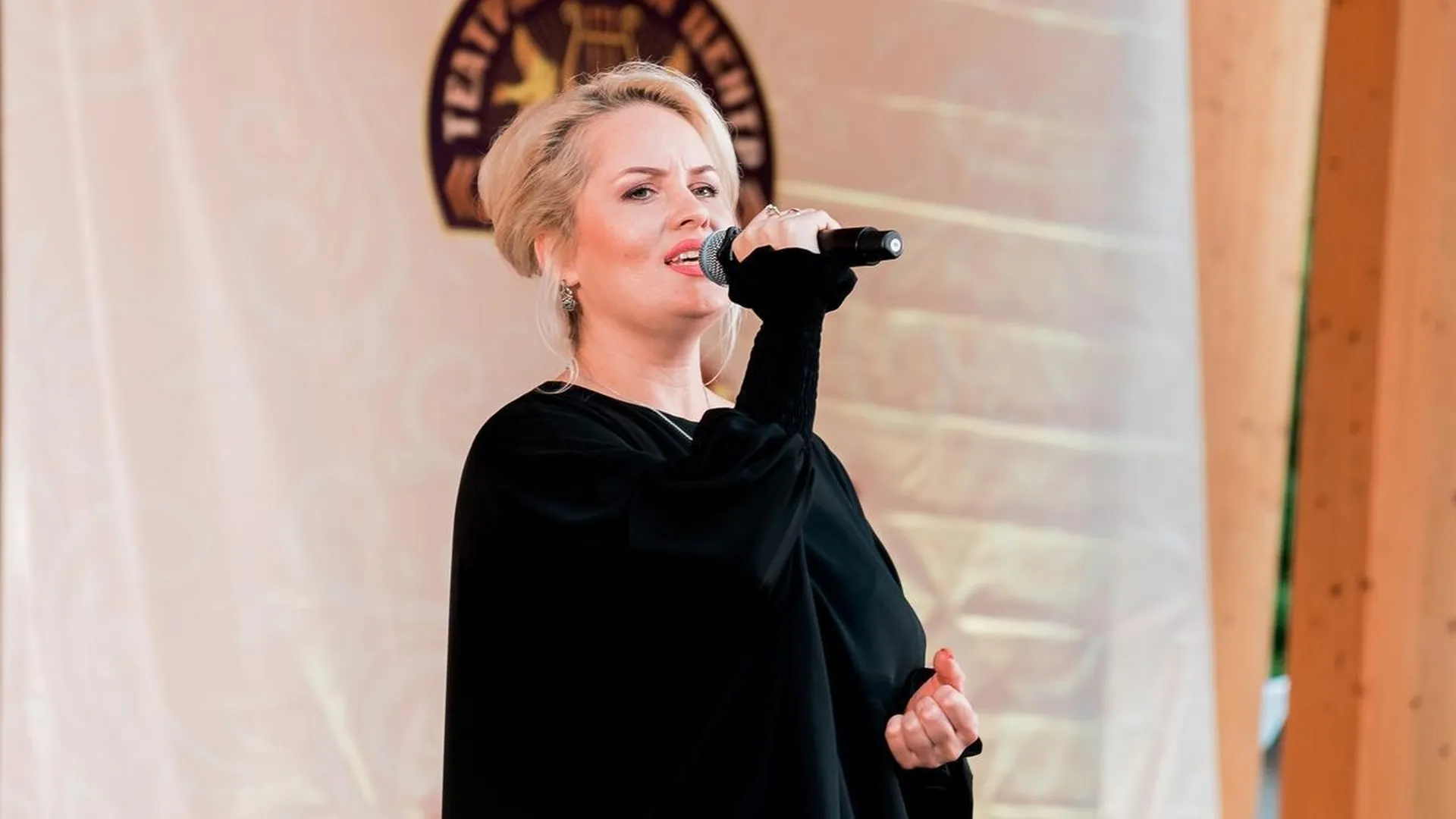 Жители Подмосковья могут поддержать представительницу региона на конкурсе вокала