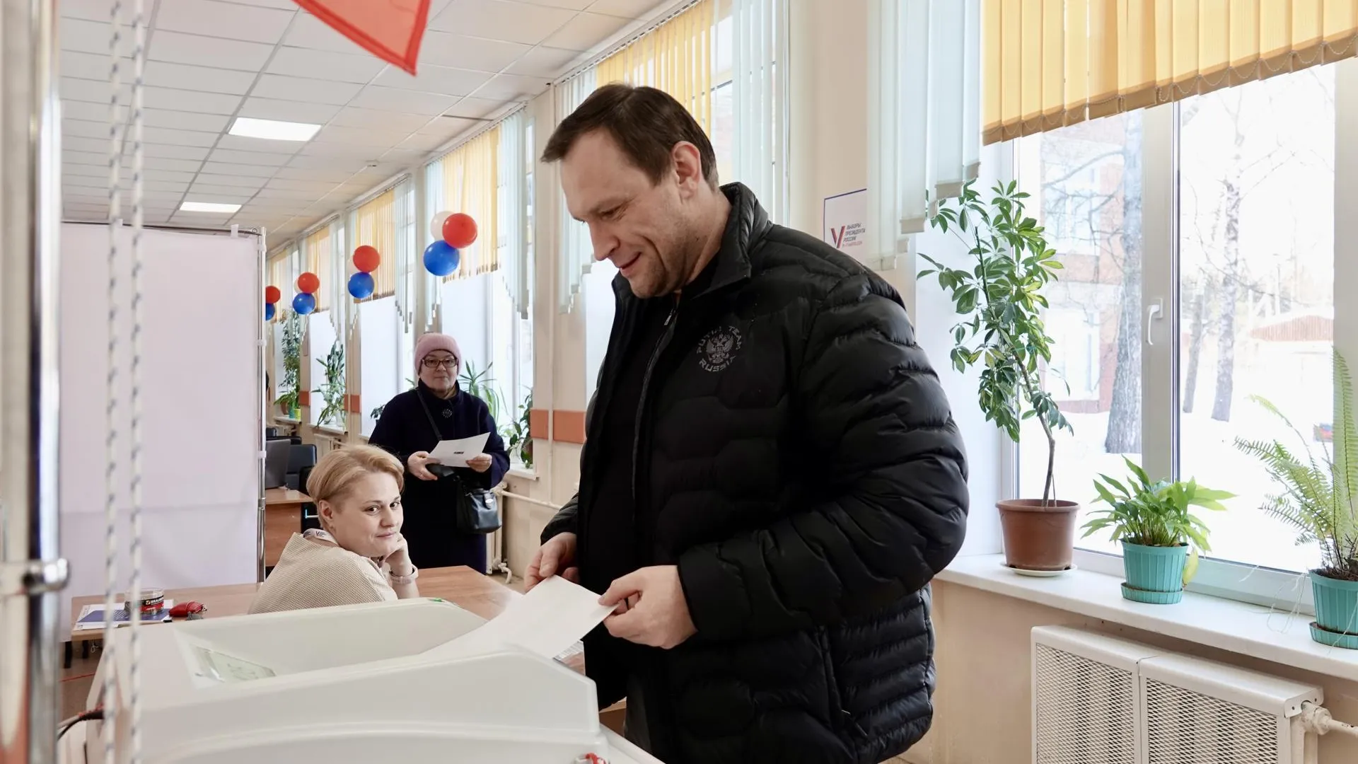 Депутат Госдумы Пахомов проголосовал на выборах президента в Сергиевом Посаде