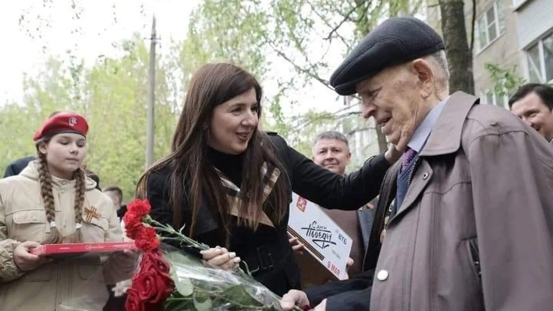В Подмосковье в честь Дня Победы ветеранам вручили более 1,1 тыс подарков
