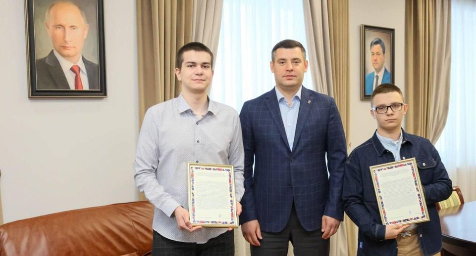 В Подольске вручили жилищные сертификаты двум юношам, оставшимся без родителей