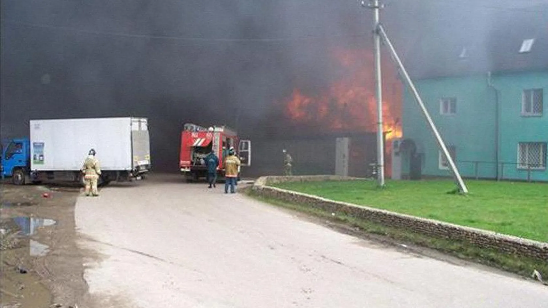 Пожар на складах в Солнечногорском районе локализован — МЧС