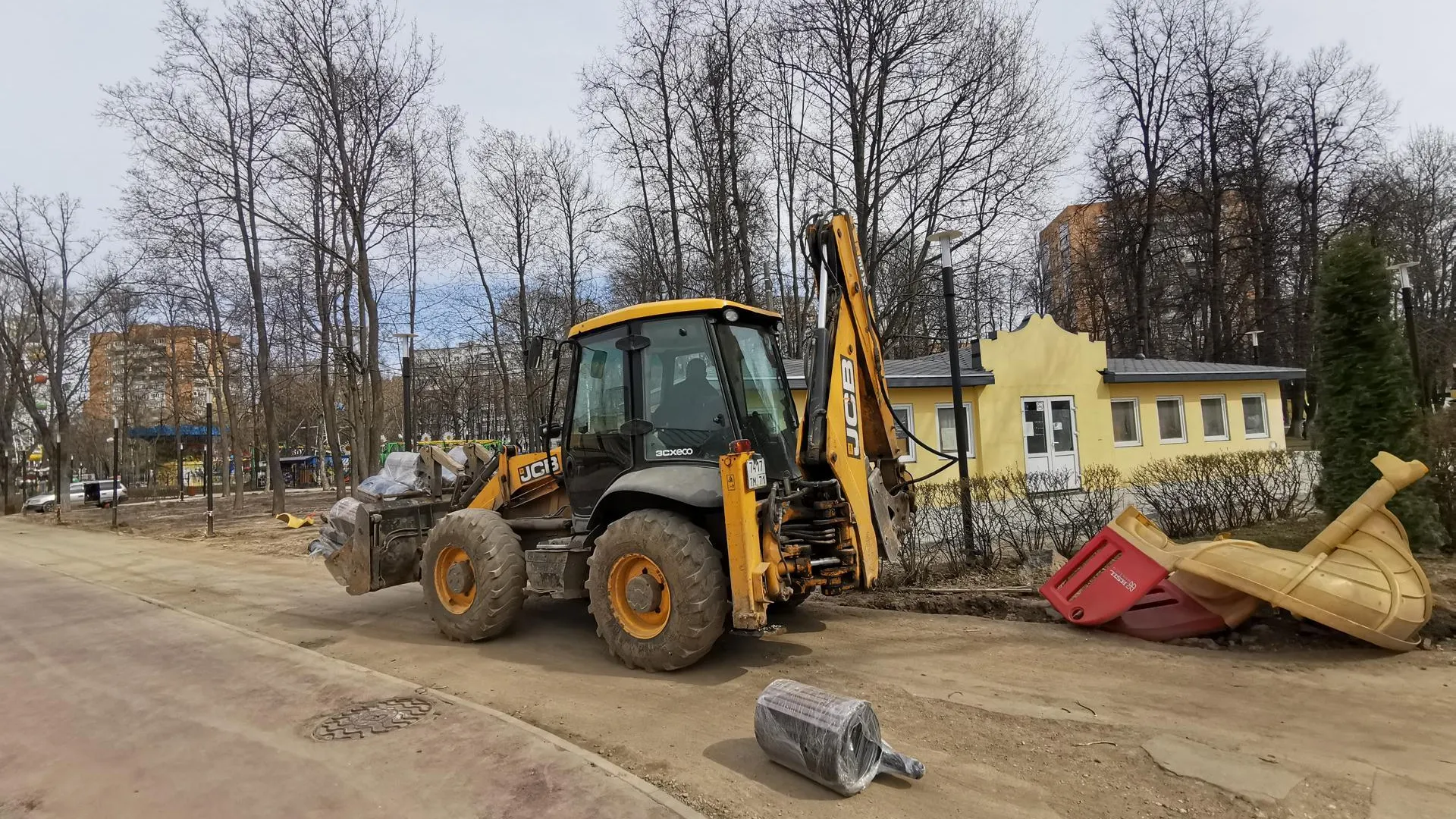 В парке Талалихина Подольска начали установку современной детской площадки  | РИАМО