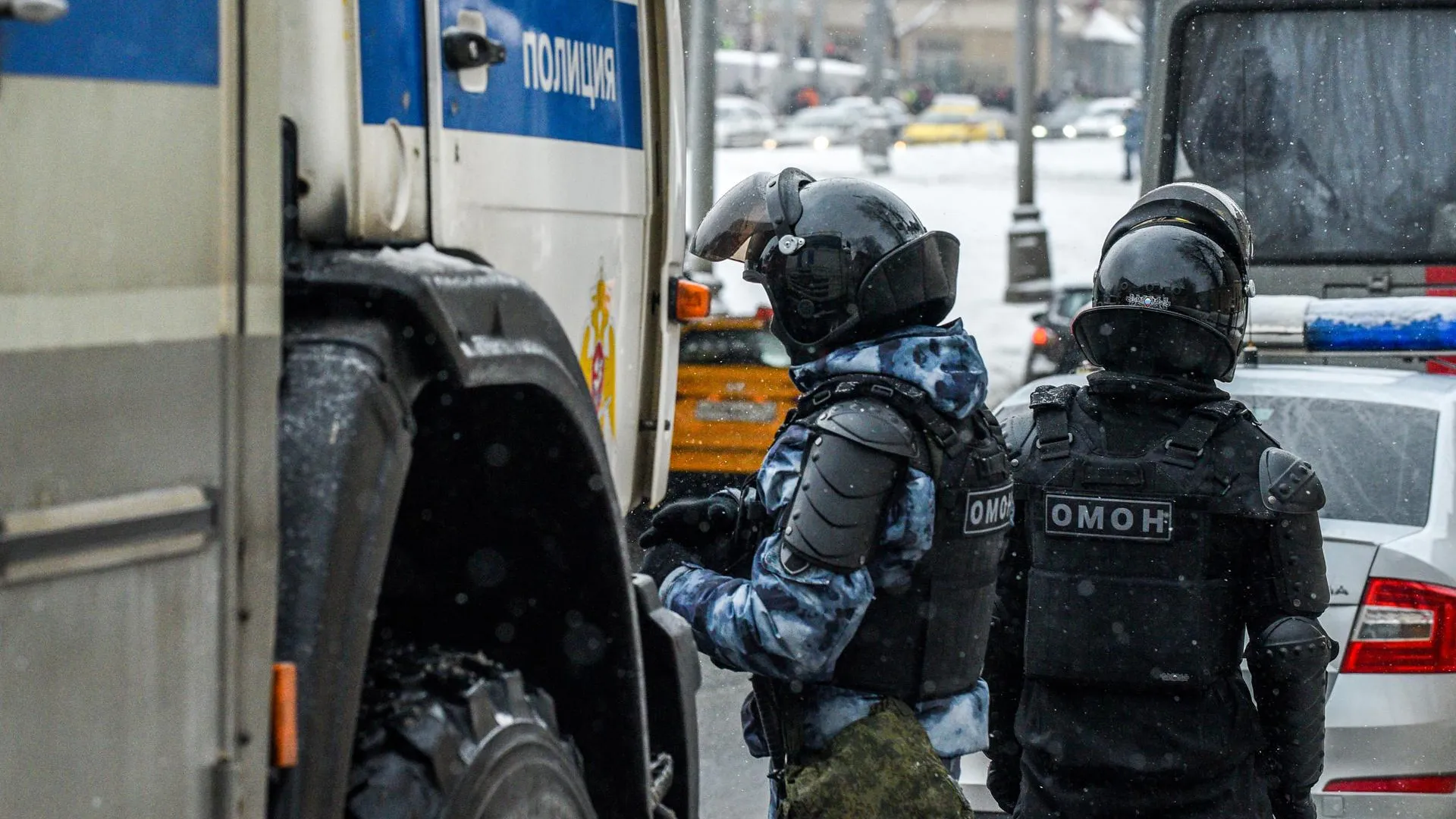 РИА Новости: в Лобне эвакуировали более 300 человек из‑за заминированной машины