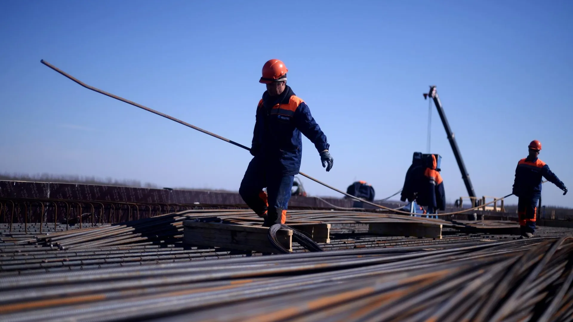 Строительство Кожуховского моста в Москве завершено на 70%