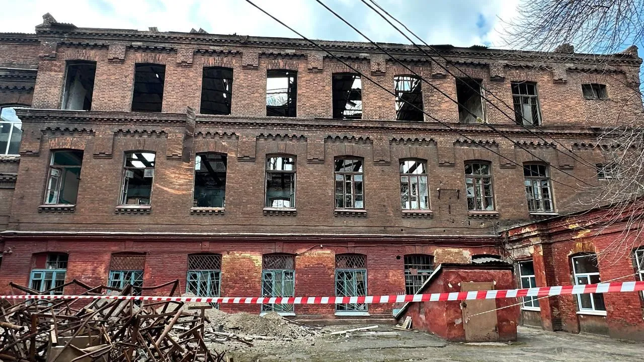 Подмосковные специалисты восстанавливают в Мариуполе техникум 1901 года строения