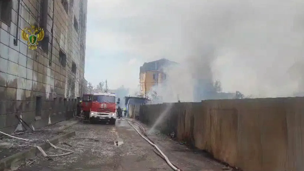 При пожаре в Одинцовском округе сгорели 2 частных дома и пострадал фасад ТЦ