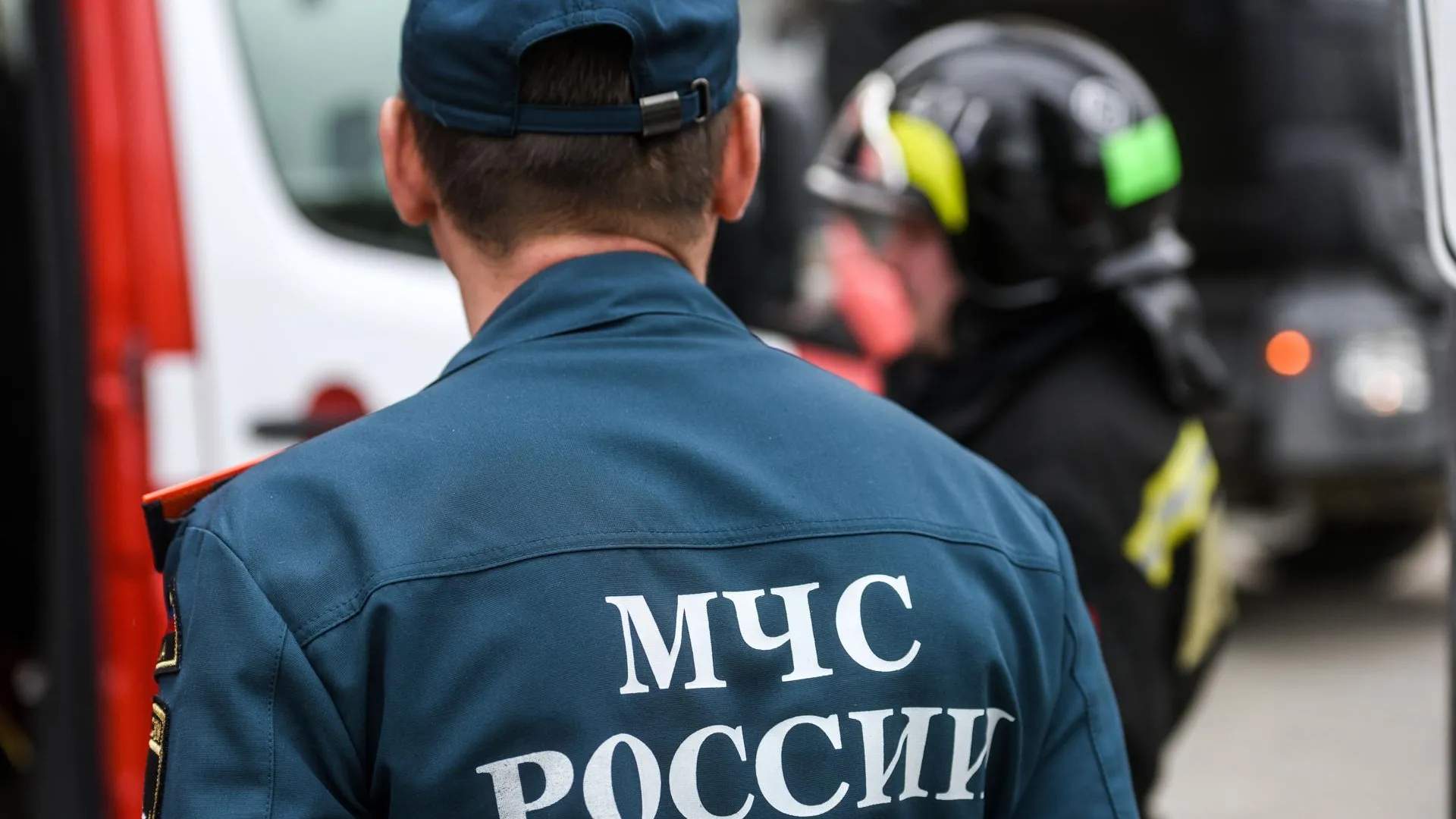 Дрон ВСУ сбросил взрывное устройство на пожарную часть в Курской области
