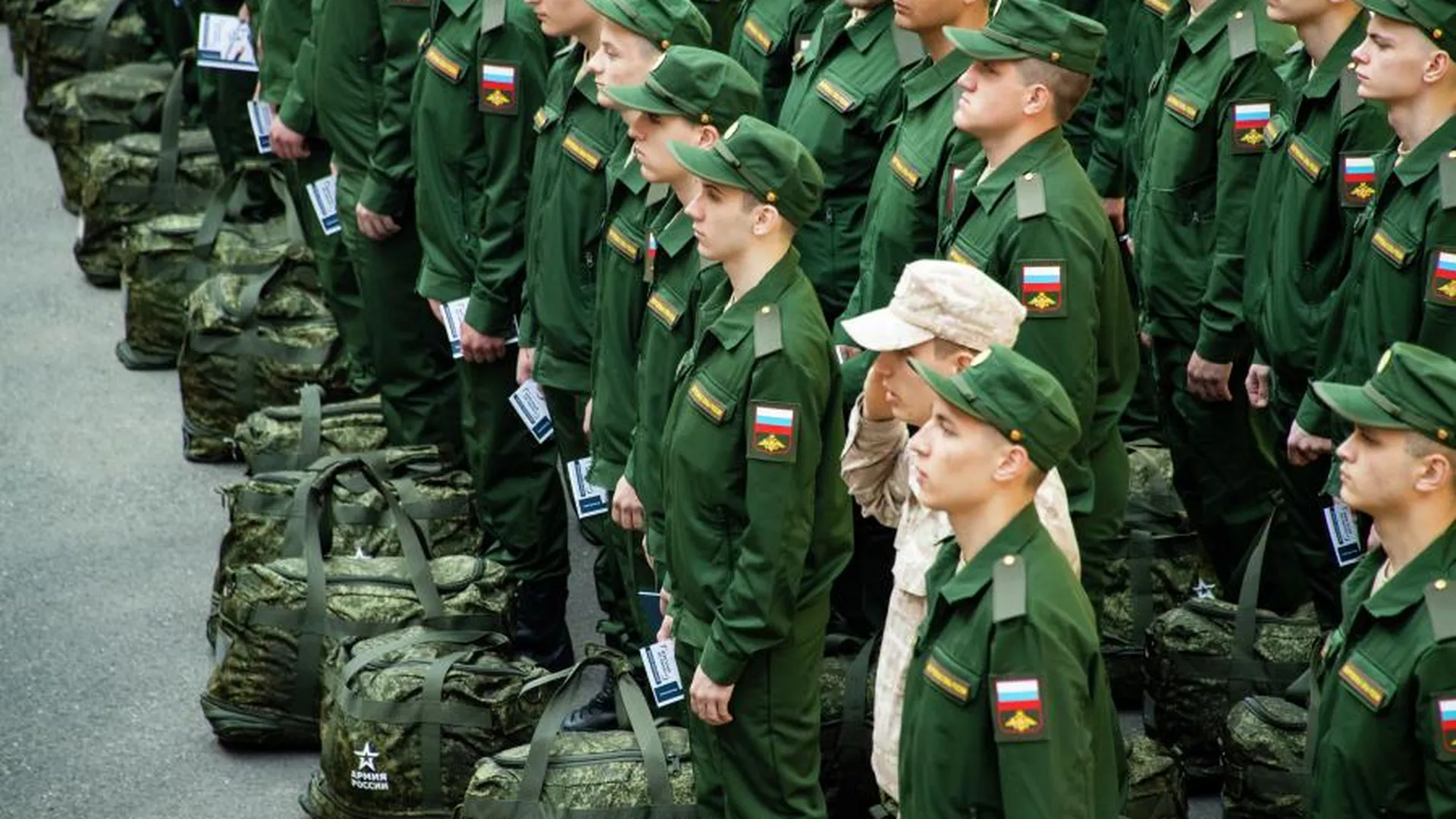 Минобороны РФ: срок военной службы по призыву в этом году составит 12 месяцев
