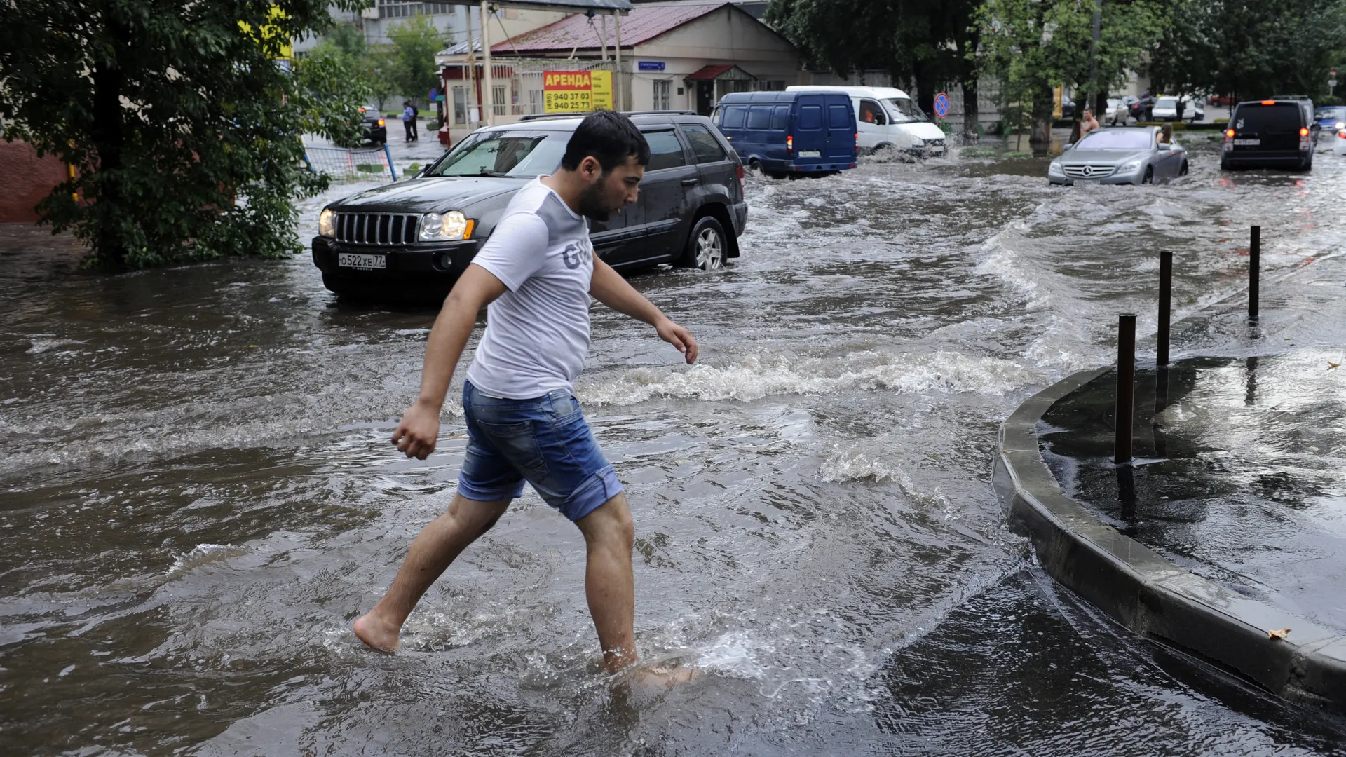 «Желтый» уровень погодной опасности ввели в Московском регионе из-за грозы