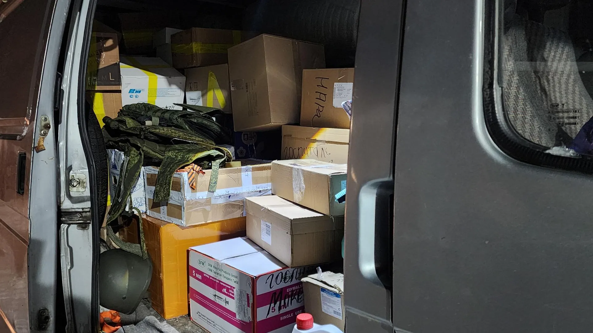 Подмосковные волонтеры отвезли лекарства и продукты находящимся в госпиталях бойцам СВО