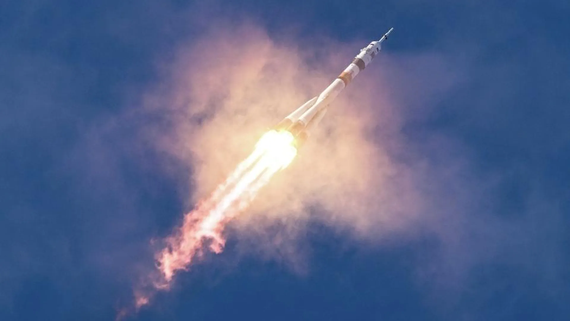 Ракета «Союз-2.1б» с военными спутниками стартовала с Плесецка