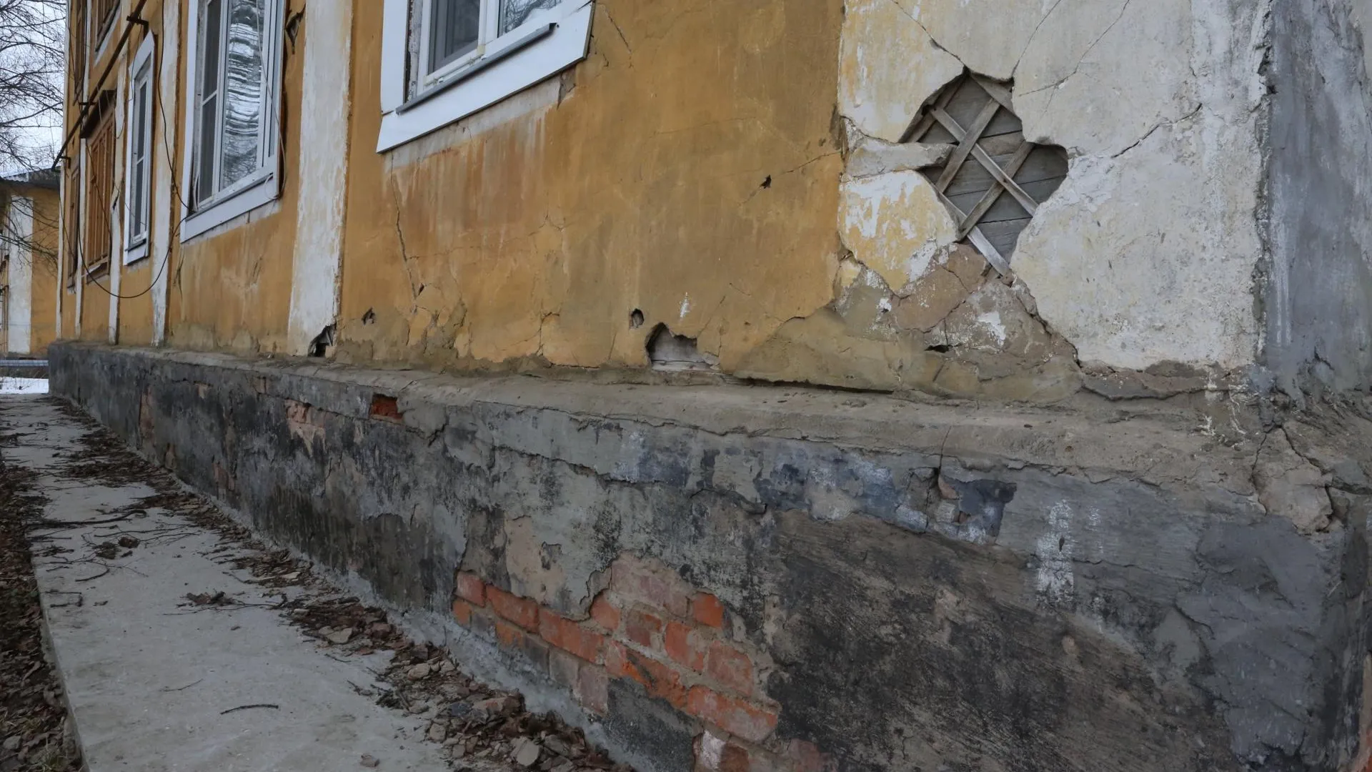 Обрушение стены нежилого дома произошло в центре Москвы