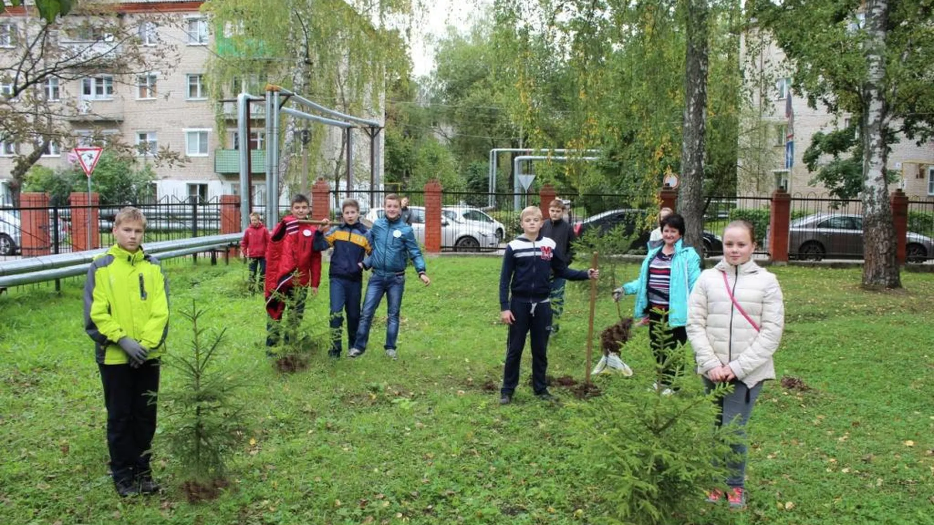 Фруктовый сад заложили в Молодежном в ходе акции «Наш лес»