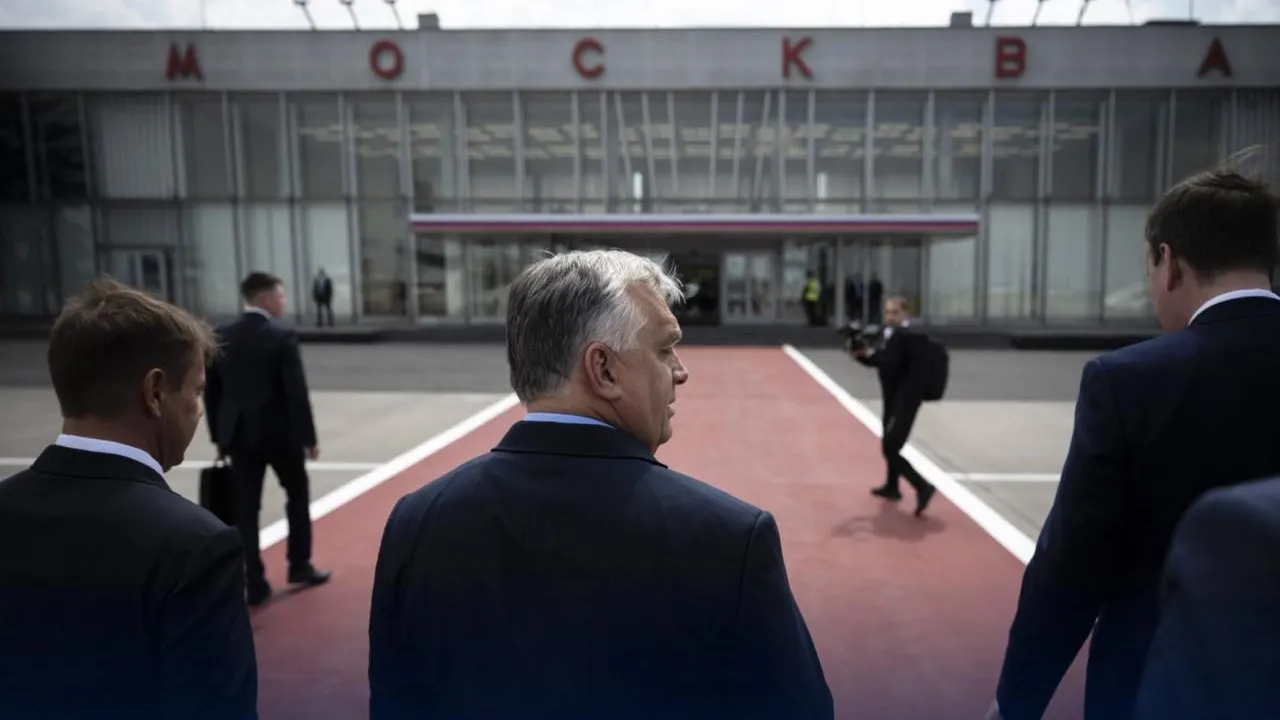 Орбан опубликовал свое фото после прилета в Москву