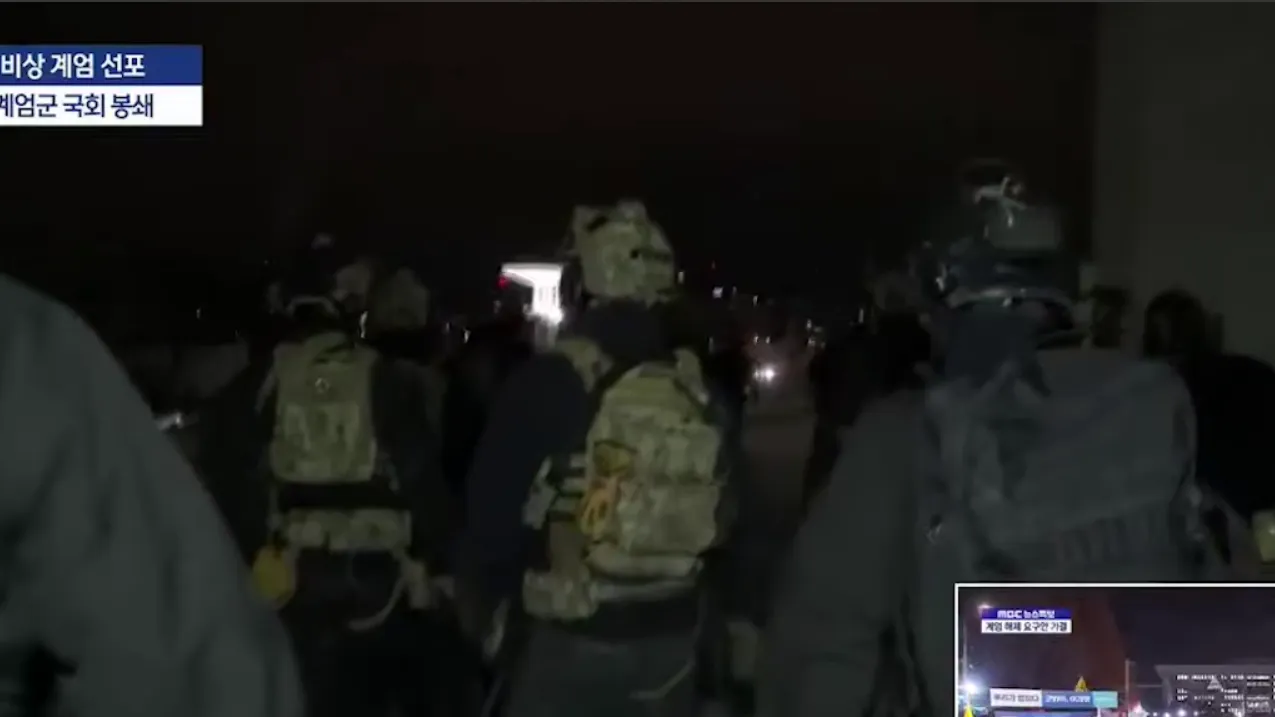 В Южной Корее военные покидают здание парламента