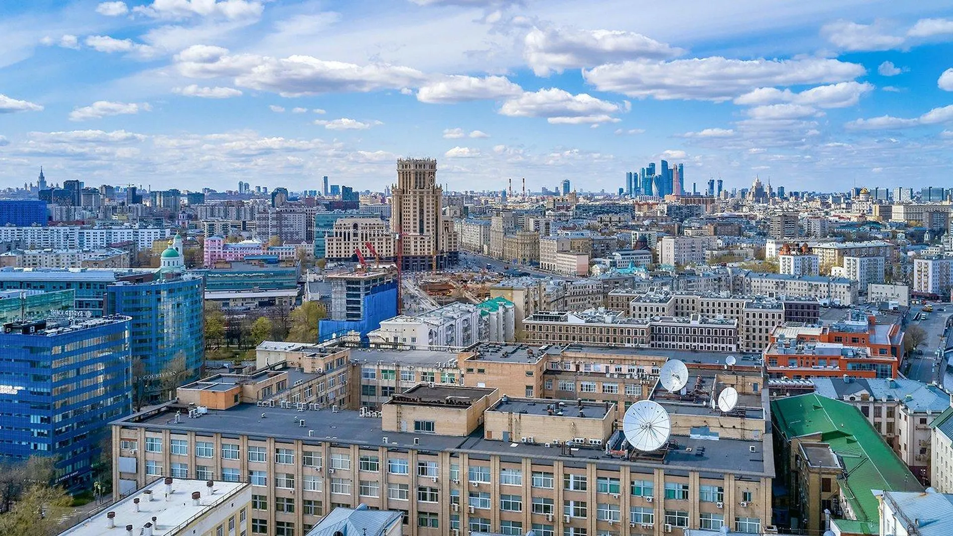 Миллиардер Олег Дерипаска считает, что нужно остановить расширение Москвы