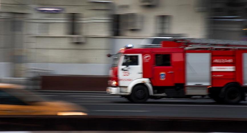 МЧС: возгорание площадью 250 кв метров тушат в подмосковных Химках