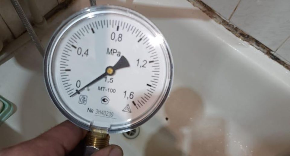 В Одинцове проверили качество водоснабжения дома
