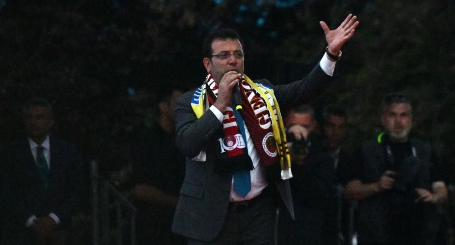 Мэра Стамбула Экрема Имамоглу отправили под арест