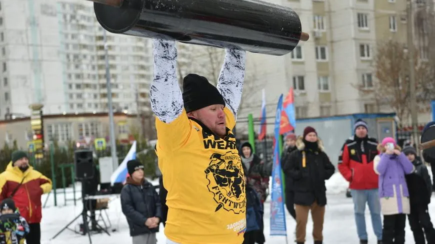 Восемь спортсменов приняли участие в турнире по силовому экстриму в Балашихе