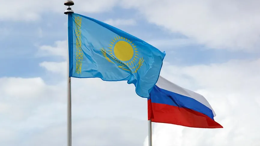 Флаги Казахстана и России / Светлана Качанова, Фотобанк Лори