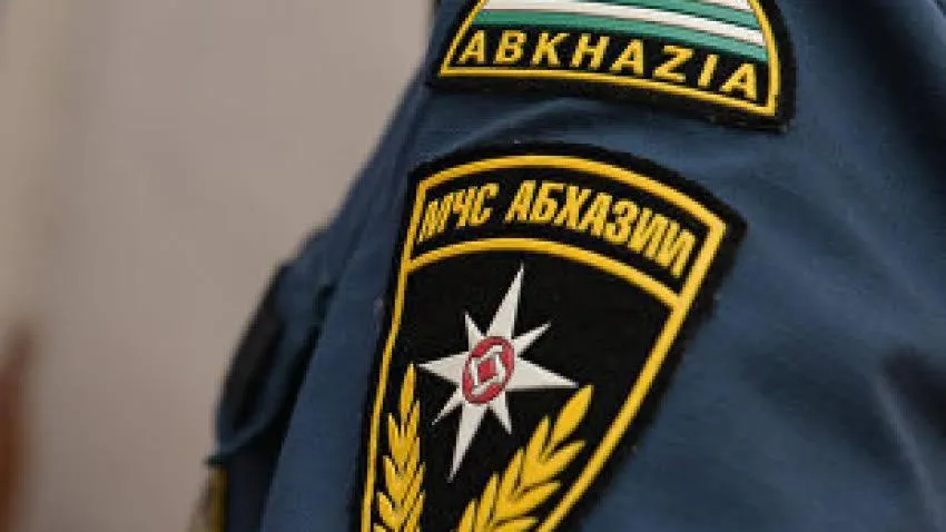 В Абхазии объявили траур из-за гибели пятерых детей при пожаре в частном доме