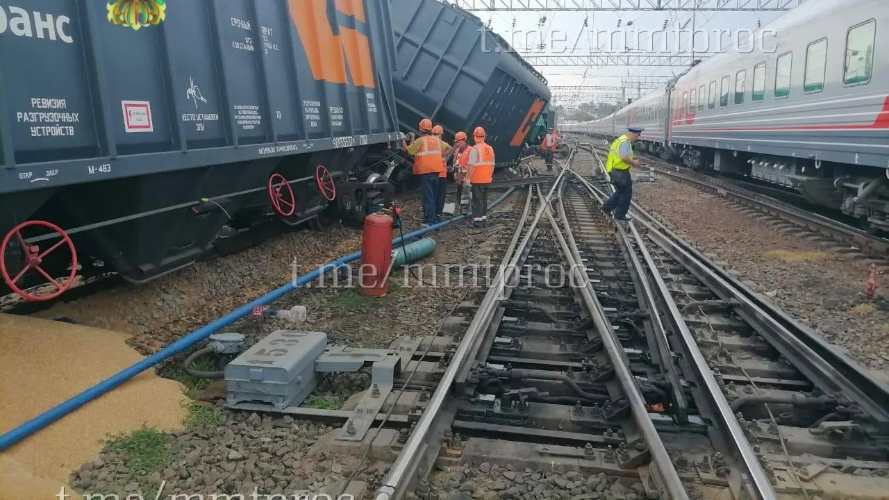 18 поездов задержали из-за схода грузового состава с рельсов под Воронежем