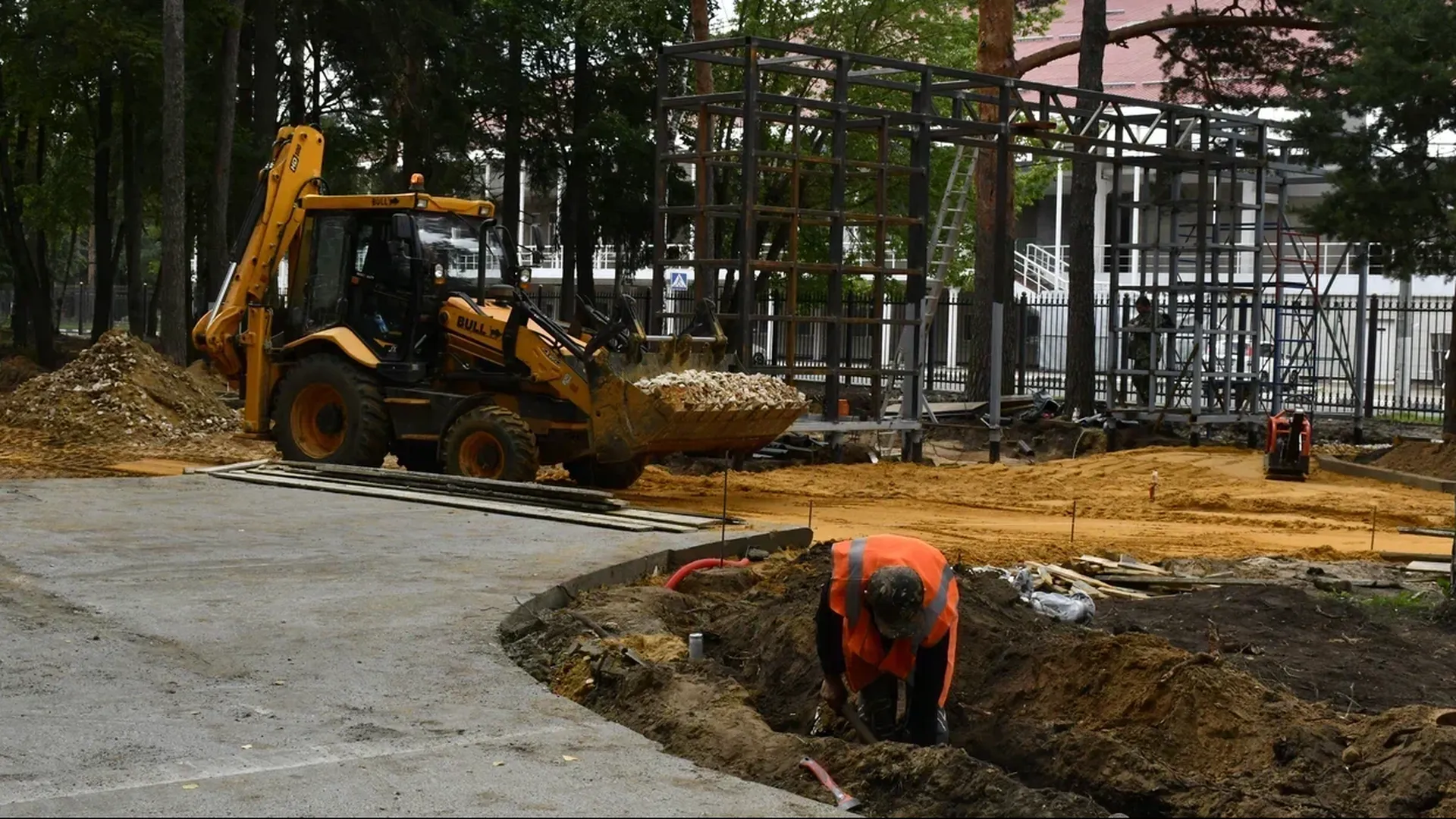Реконструкция городского парка проходит в Жуковском по народной программе «Единой России»