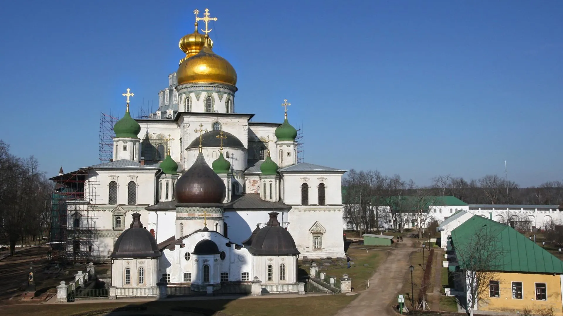 Медведев надеется, что Ново-Иерусалимский монастырь восстановят в срок