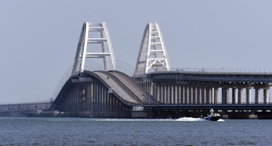 В очереди на Крымский мост скопилось более 1 тыc автомобилей