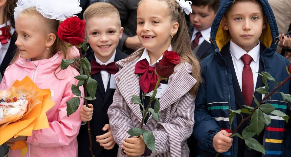 Свыше 4,6 тыс детей зачислили в первые классы Ленинского округа