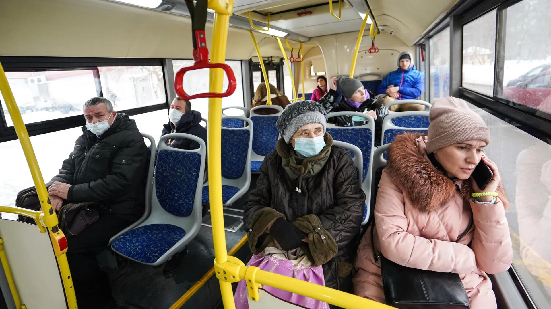 Проезд в подмосковье общественным. Общественный транспорт подмосковья. qr транспорт подмосковья. стрелка с количеством поездок. маршрутка в подмосковье треш.