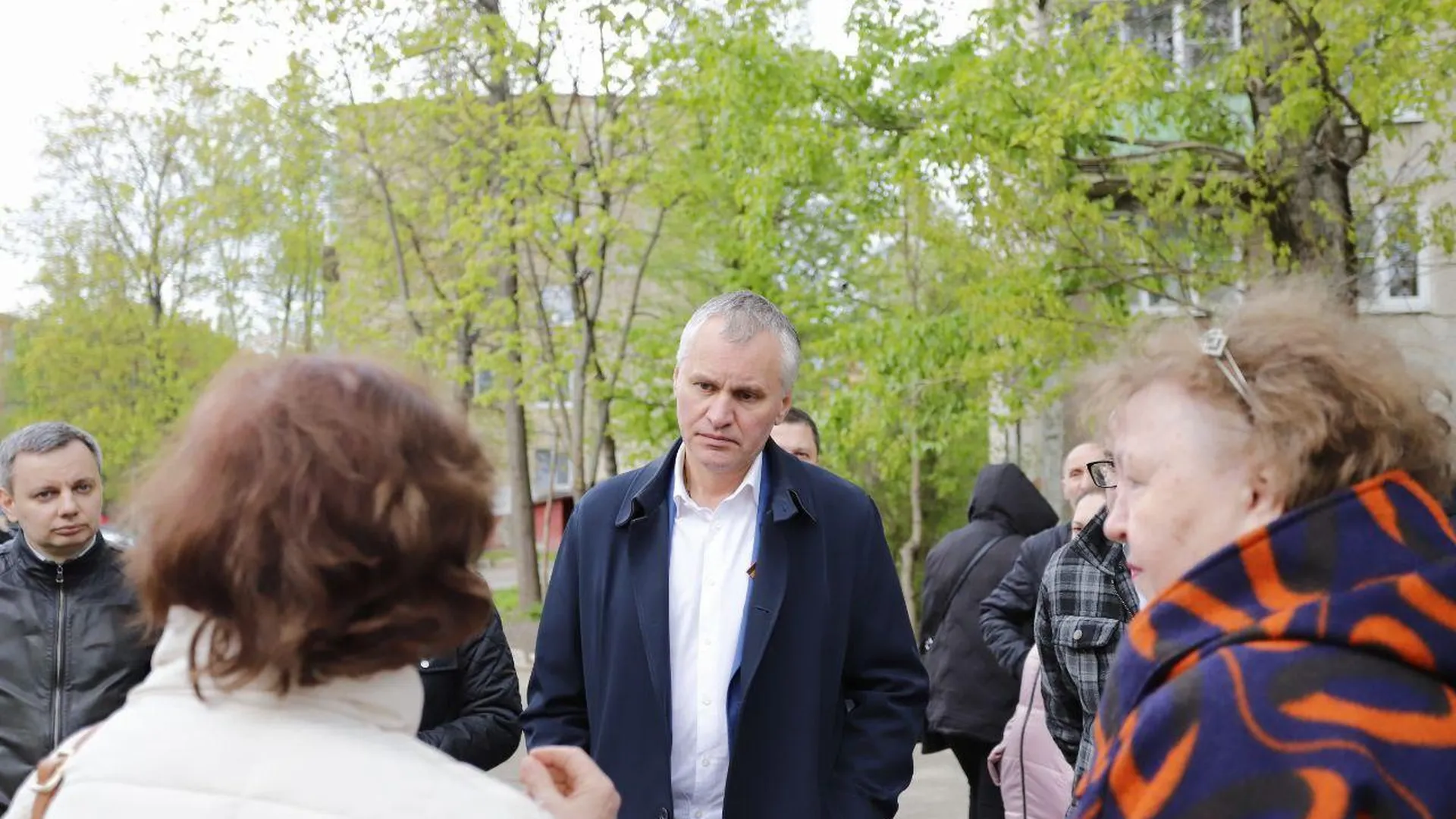 Глава Фрязина по итогам встречи с жителями взял на контроль вопрос с парковкой
