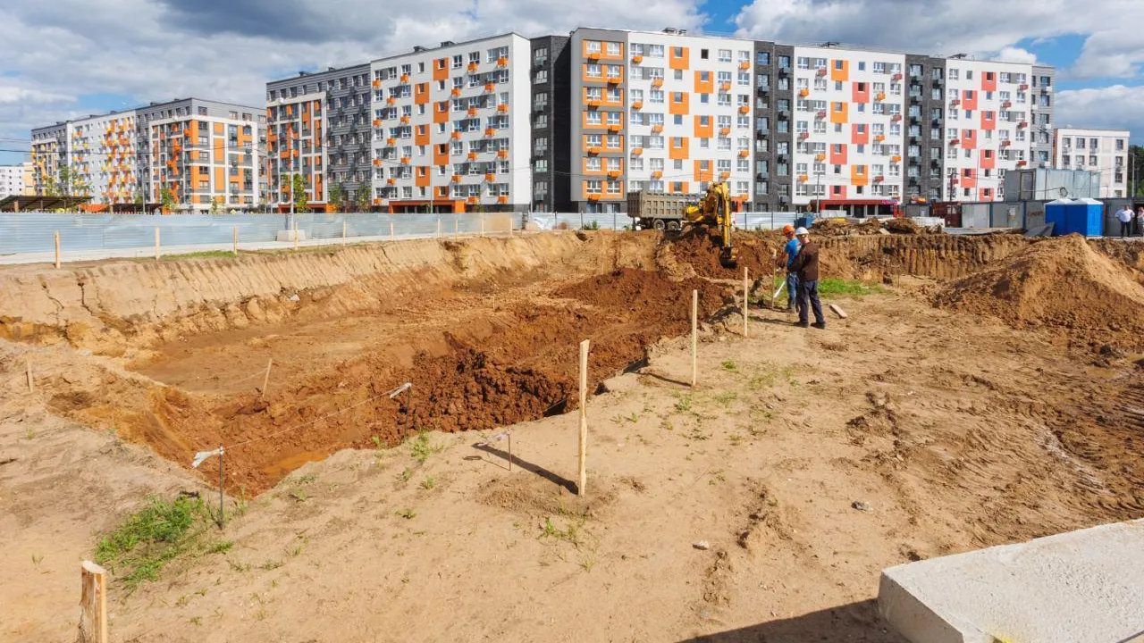 В ЖК «Новая Рига» Подмосковья началось строительство детско-взрослой  поликлиники | РИАМО в Красногорске