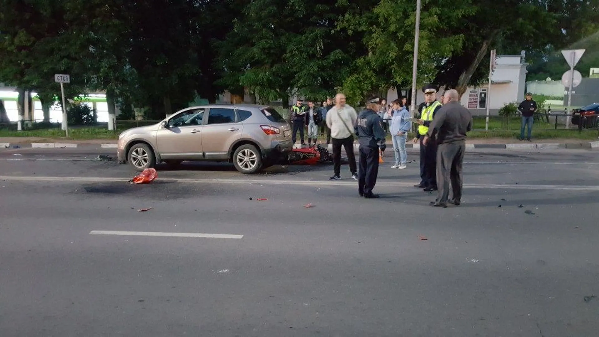 В Подольске мотоциклист на высокой скорости врезался в автомобиль | РИАМО в  Подольске