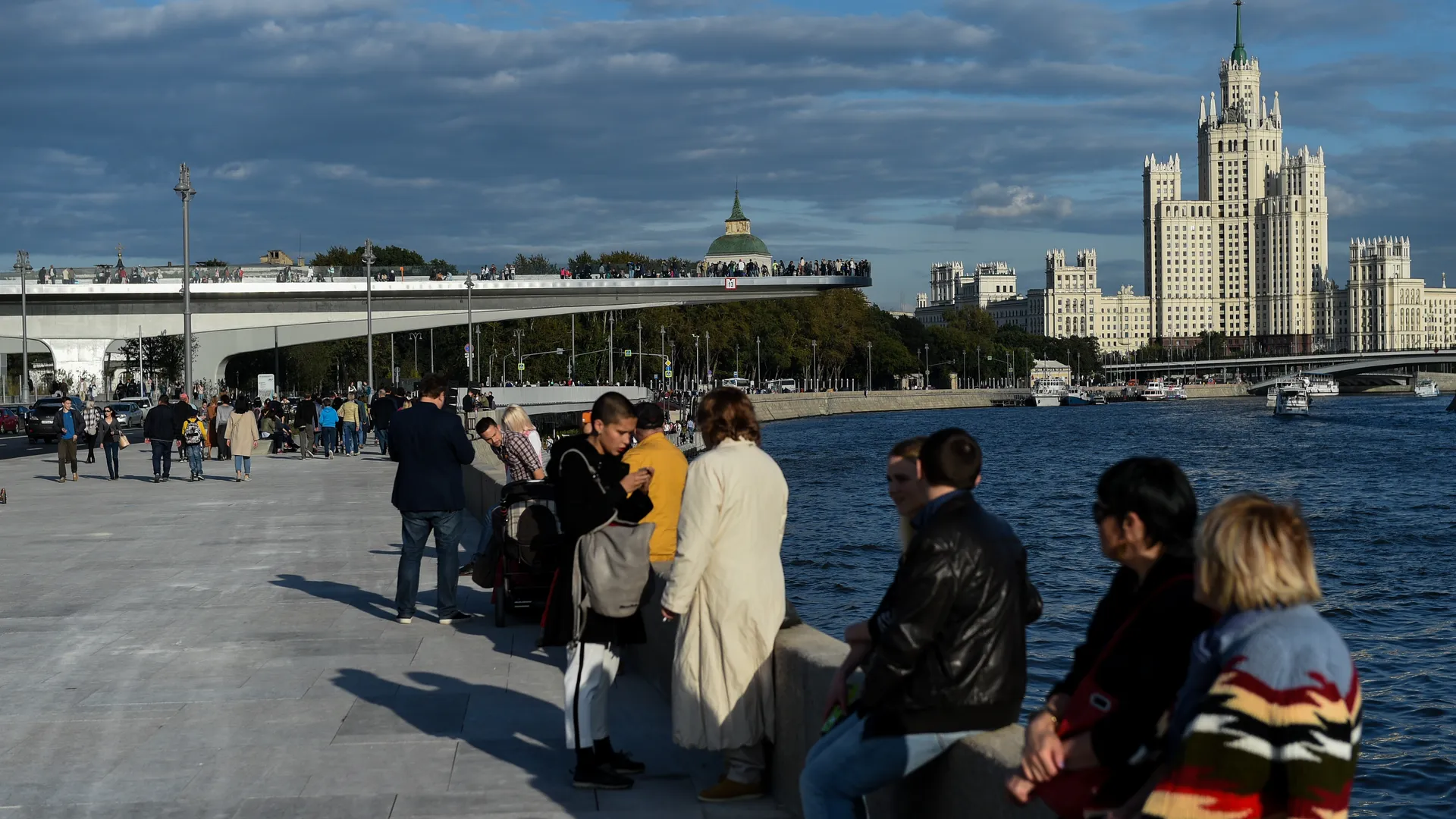 Московские парки снова открылись для посетителей после разгула стихии