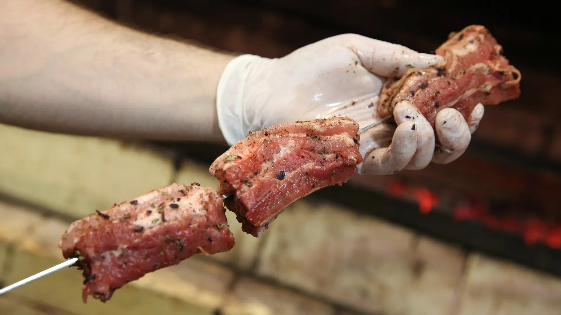 Как правильно выбрать мясо для шашлыка и сэкономить на расходах: полезные советы
