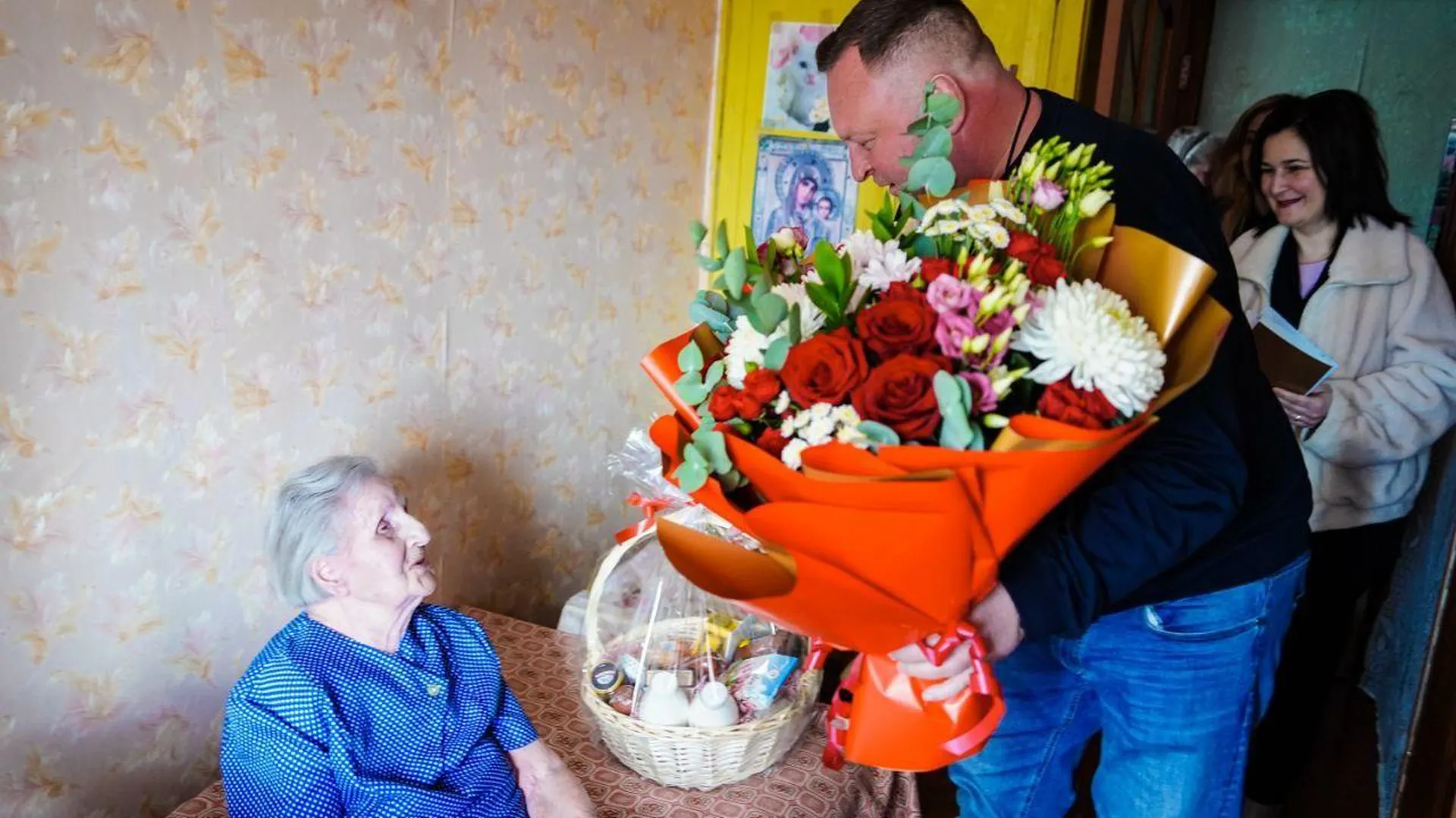 Глава Шатуры поздравил долгожительницу Александру Левину со 100-летним юбилеем