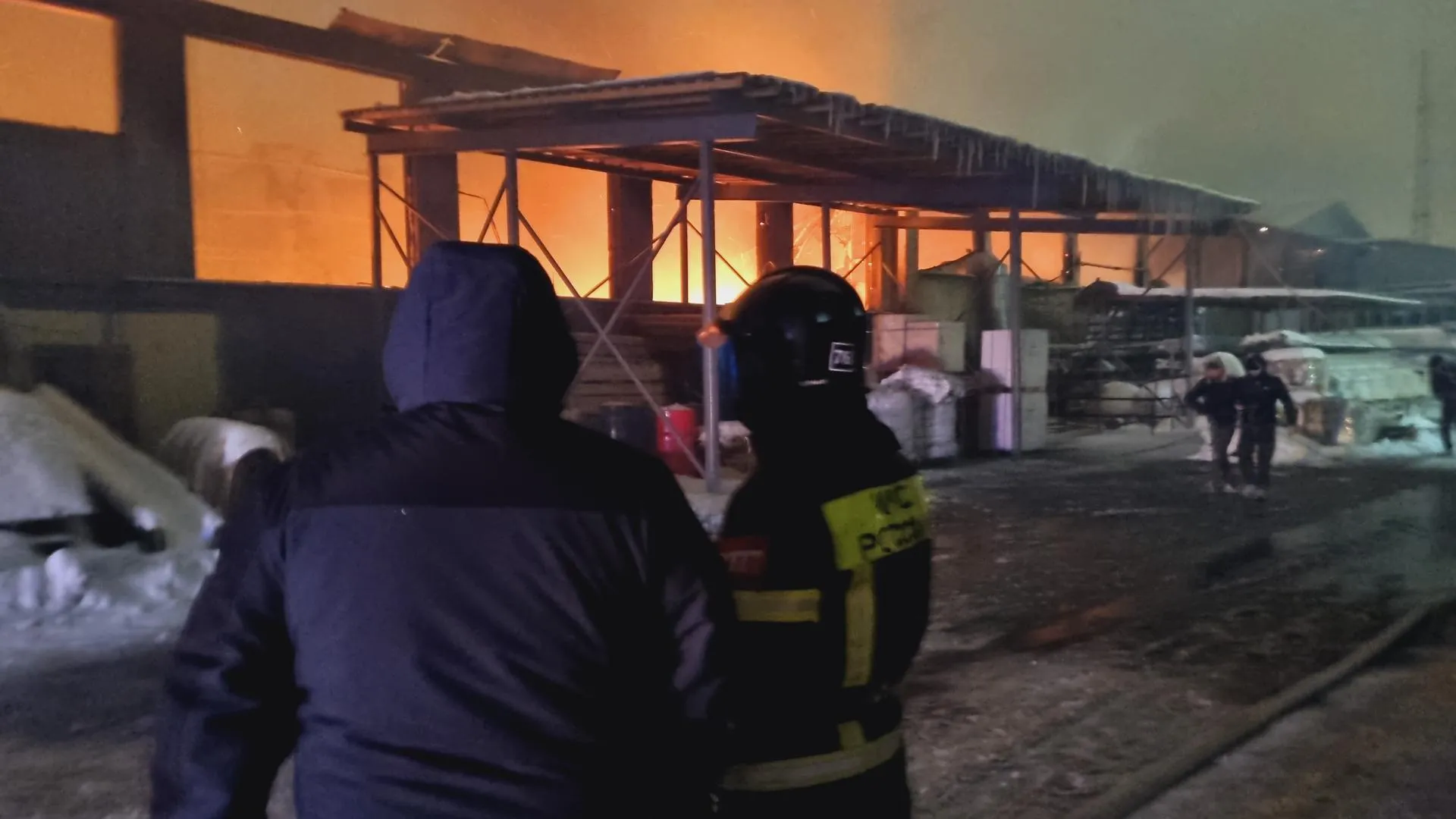 Очевидцы крупного пожара в Ивантеевке рассказали, как начиналось ЧП